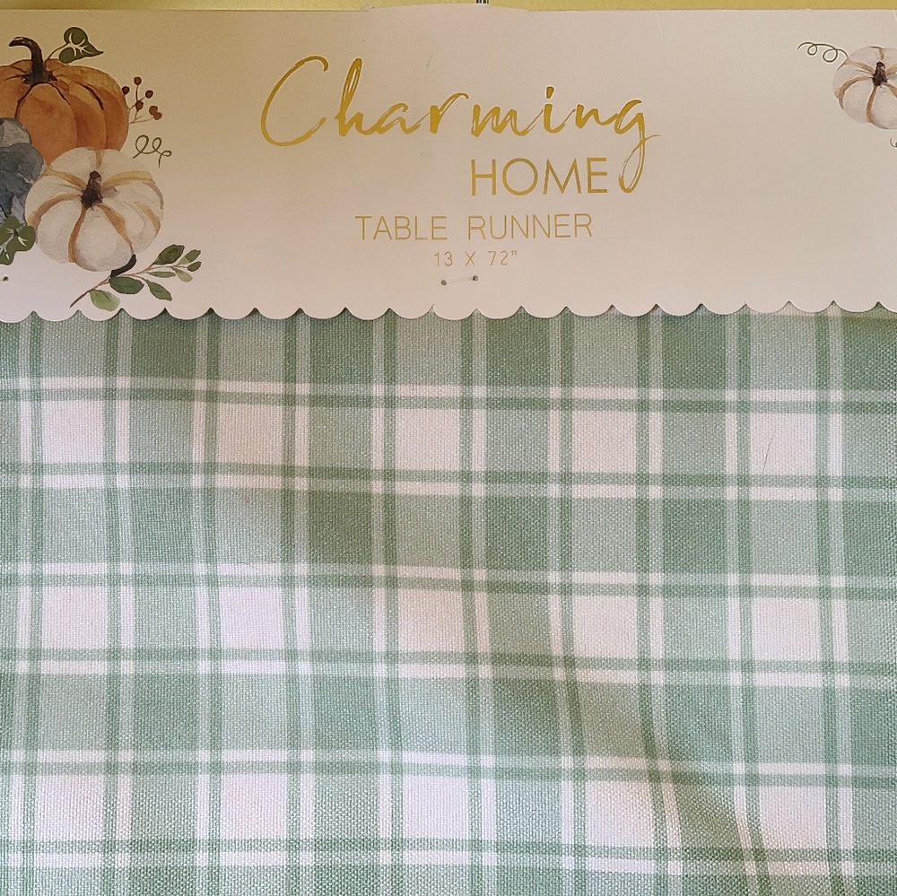 Charming Table Runner - Picture 3 of 8